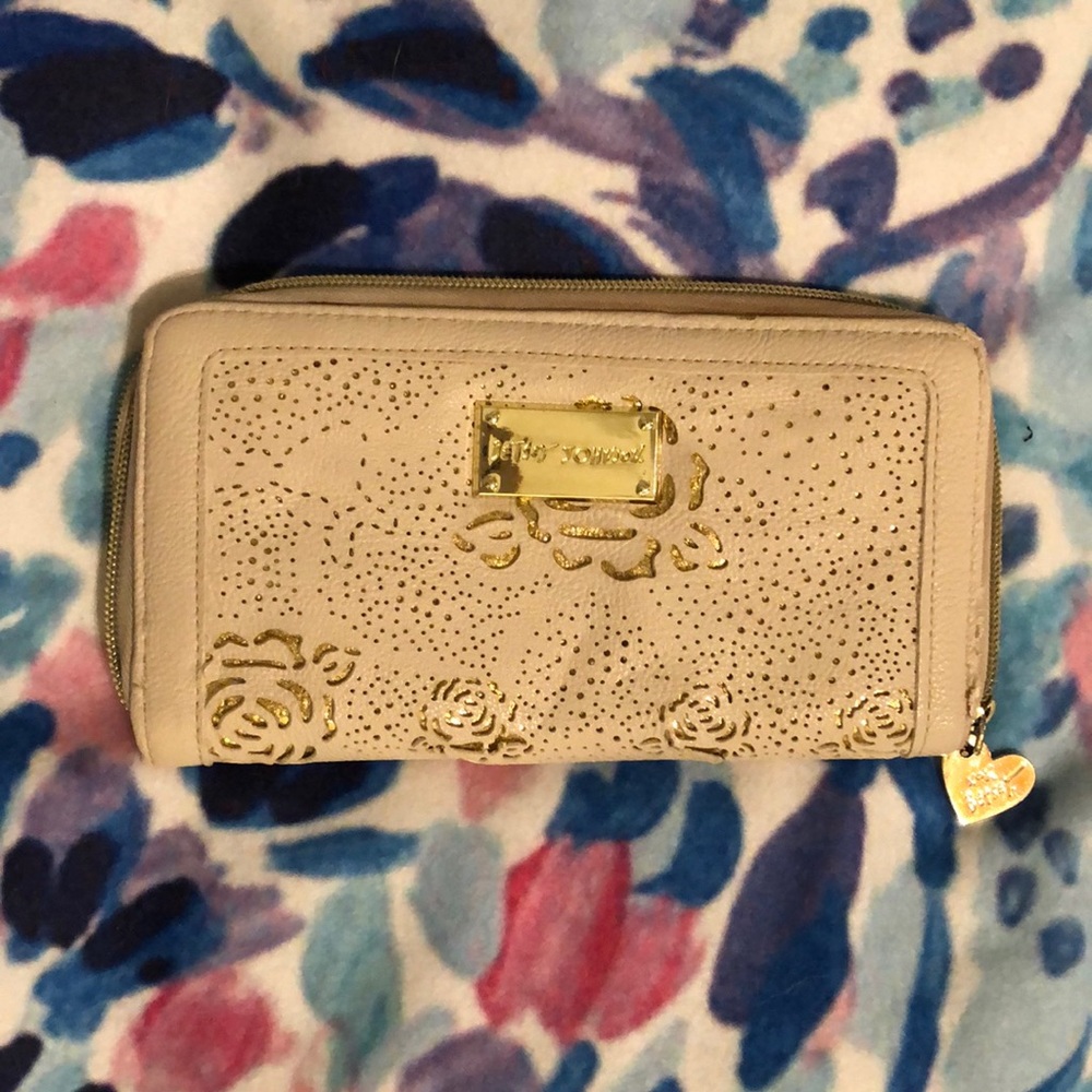 betsey johnson wallet